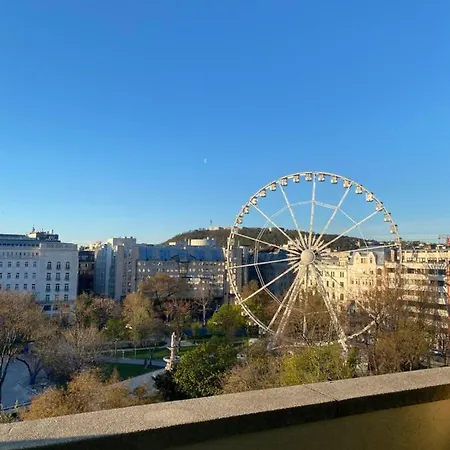 In The Center Of The “jungle” With Panorama Boedapest